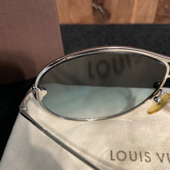 Louis Vuitton Aviator Sunglasses - Picture 6 of 12